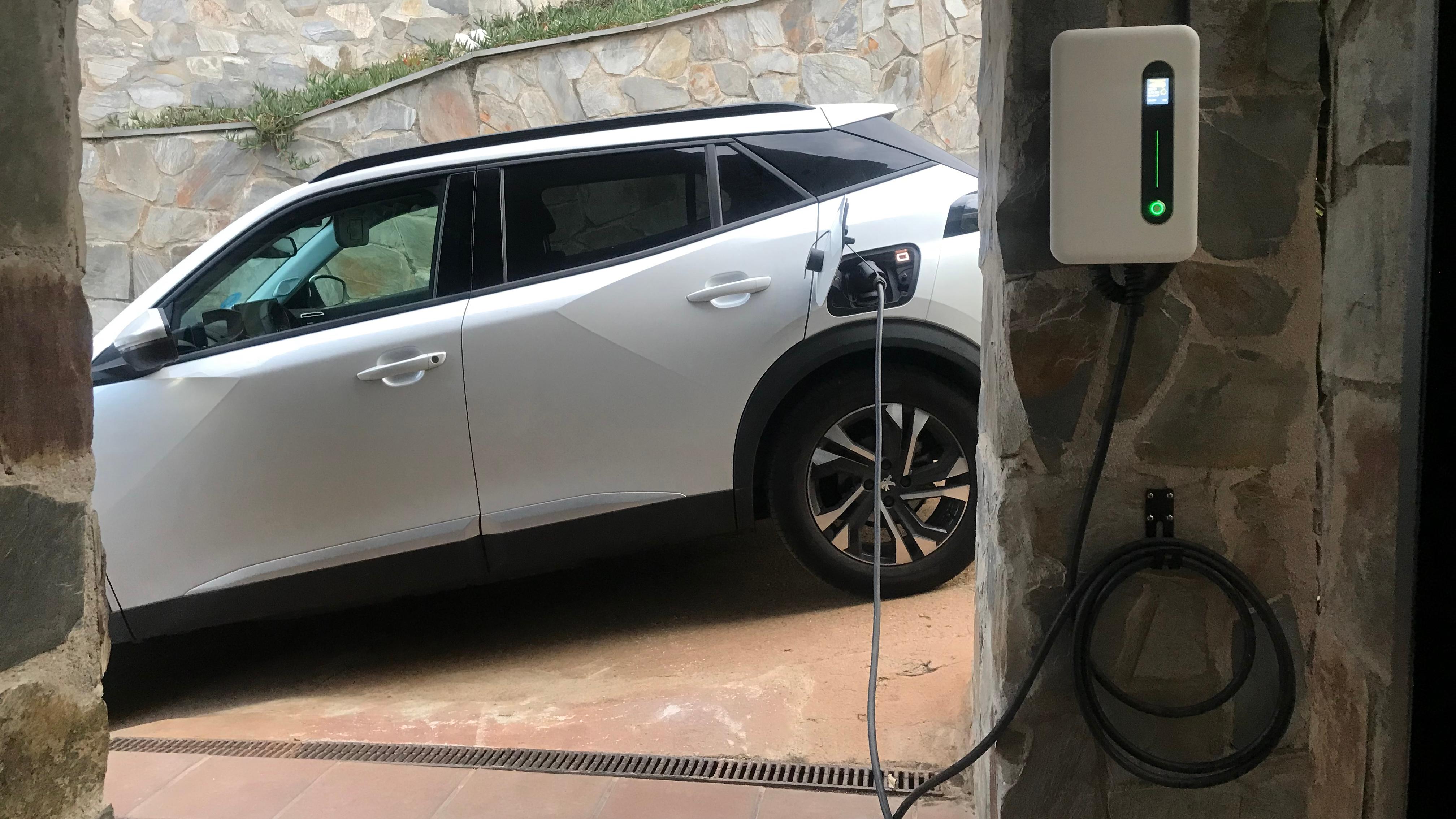 How Long Does an Electric Vehicle Battery Last?