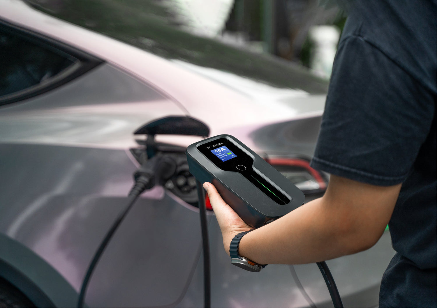 Travel with a Mobile Charger: My Experience Using a Portable EV Charger on the Road